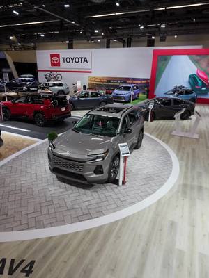 Thoughtfully designed and capable. The All-New All-Hybrid RAV4 is here. Conçu avec soin et prêt à tout. Le tout nouveau RAV4 entièrement hybride est arrivé.