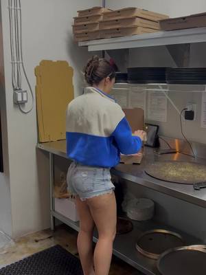 Pizza girl with a chi town sausage so thin and crispy. Thin is in baby only at Ian and Kye’s Pizza 🍕 #pizza #girl #fyp #food #fitness 