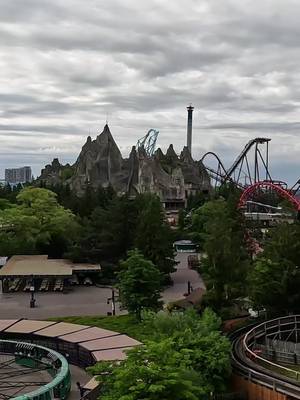 Ready to drop into the long weekend like this. 😌 👀 But we all know summer long weekends just hit different because the park is open. 🎢🤩 #CanadasWonderland #TorontoTok #SummerTok #ThemeParkTok #ThrillRide #DropTower #POV #FYP