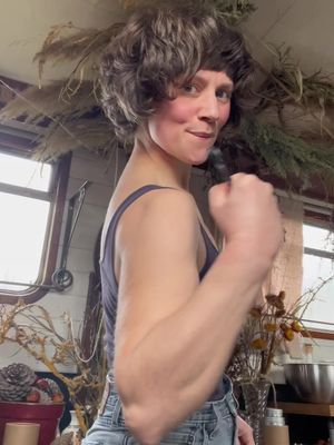 Hair is a kind material to work with. It grows back! Sculpting my own head of hair makes me feel alive. This’s not about perfection but confidence, steady hands and freedom!  #hair #diyhair #hairstyle #diyhaircut #haircut 
