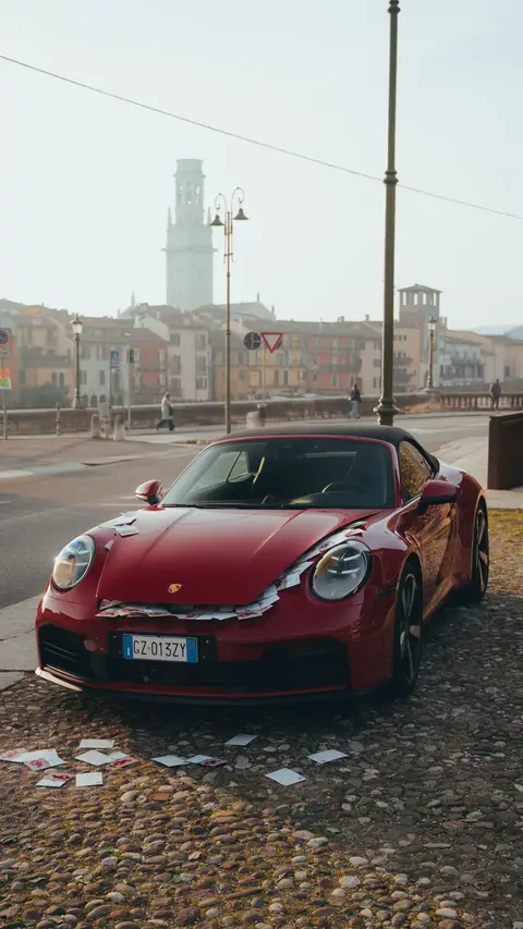 911 Carrera Cabriolet (WLTP): Fuel consumption combined: 10.4 – 10.2 l/100 km; CO₂ emissions combined: 235 – 231 g/km; CO₂ class: G; Status 02/2026