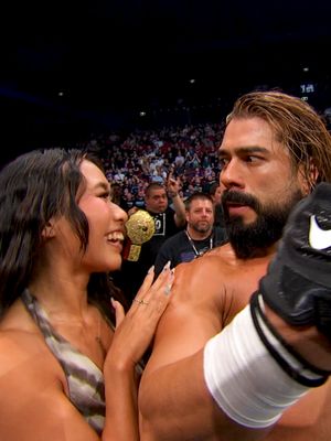 A selfie for an eager fan ends very differently for Andrade than it does for Hangman 😭 Watch #AEWGrandSlam Australia on TNT and HBO Max!