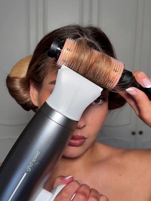 Roller and round brush hack for the curtain fringe ✨ @ghd speed hairdrier and size 1 round brush @RedkenUKI naked oil @Living Proof, Inc. flex #curtainbangtutorial #haircare #hairhack 