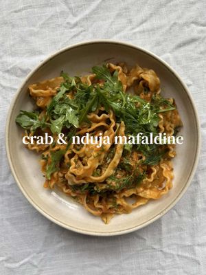 bursting with deliciousness and exceptionally quick to make, this @Waitrose & Partners crab & nduja mafaldine is such a fave mid week dinner of mine. Big bonus that there’s currently a 20% off offer on the No.1 mafaldine & No.1 nduja & Calabrian chilli pasta sauce. Heaven! Full recipe can be found on the Waitrose 🍝 
