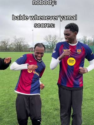 balde sprints from left back to make sure he can join the duo celebration🕺🏾