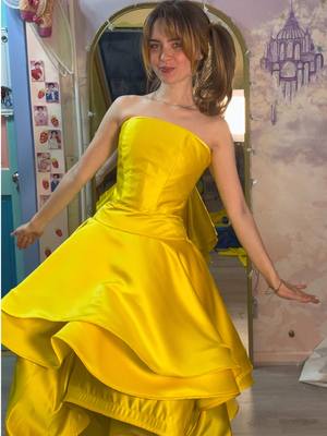 Making Mal’s yellow Cotillion dress a transformation dress! 🤩💛💙 #descendants #disney #maldescendants #sewing #cosplay 