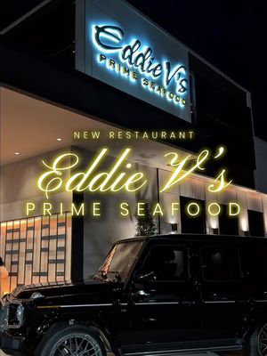 Eddie V’s just opened their newest Atlanta location and it’s officially a top tier girls dinner spot. We celebrated our birthdays with surprise treats from the restaurant and the vibes were luxury all night. The Crab-Stuffed Jumbo Shrimp and salmon plates stole the table, 10/10 across the board. If you’re looking for an upscale seafood restaurant in Atlanta for birthdays, date nights, or a glam girls night, Eddie V’s is it.  #newrestaurant #atlanta #placestoeatatlanta #alpharetta #atlanta 
