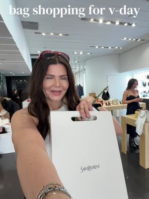 a lil valentine gift to me from me 💳 🌹 #rodeodrive #shopwithme #luxurybag #diml #dayinmylifevlog 