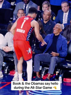Just a casual midgame meetup 🤝 #devinbooker #barackobama #michelleobama #allstar #NBA 