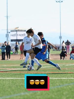 PUT THIS ON LOOP 🤯 #maradona #soccergoals #soccerplayer #soccerskills #smooth 
