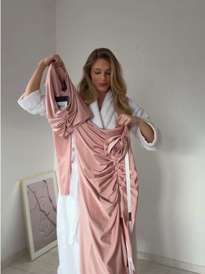 Plesová sezóna je tady a moje otázka zní. Co si vezmu na sebe? 💃🏼 Ještě že @zalando má na jednom místě tisíce značek a výběr u kterého zjišťujete, že možná potřebujete všechny 😅  Vytvořila jsem si tam i svoji nástěnku, ať se k šatům můžu kdykoliv vrátit, takže pokud hledáte šaty, určitě mrkněte na mojí nástěnku ✨ Co vy, máte na Zalandu nějakou oblíbenou značku?  #zalando #whatdoiwear   * ve spolupráci 