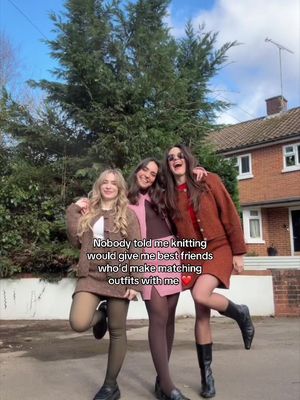 Tag your knitting bestie! And I’m so glad I taught myself how to knit purely as it introduced me to these gals! @Céline 