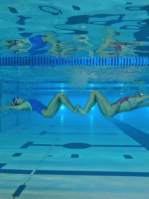 Quand le bassin de 50m paraît trop long…on improvise 😂 #fyp #foryoupage #training #olympics #underwater 