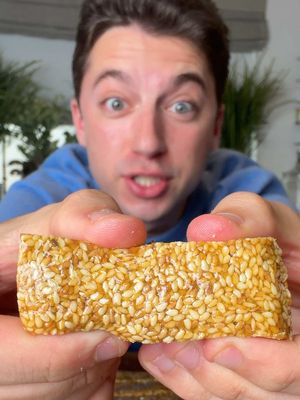 Sesame + Honey = Pasteli. This genius Greek dessert is so ridiculously easy to make yet absolutely delicious. I did 8 oz of sesame seeds and 8 oz of honey. You can add in nuts to the mix too, if you’d like. #Recipe #EasyRecipe #pasteli #cooking 