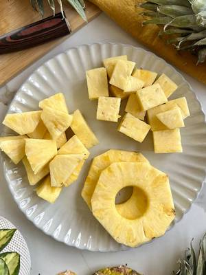 Three ways to cut a pineapple, endless deliciousness 🍍✨ Save this post for later! #freshdelmonte #fruit #freshfruit #pineapple #slicingpineapple 