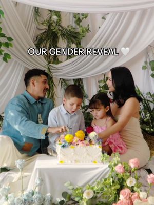 We chose to have an intimate reveal with the kids before sharing with our friends and family🤍 Having this moment with my babies was everythinggg I could have asked for because this little one is not just my baby, it's OUR baby.🥹🤍🥹