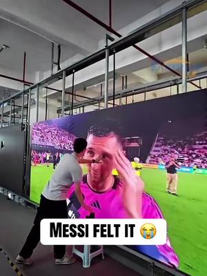 😂😂 (via @Eagerled LED display) #Soccer #futbol #football #messi #tv 