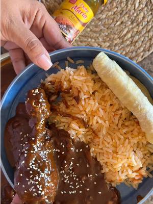 MOLE 101 🇲🇽  Rich, layered flavor made easy with DOÑA MARIA and I love the new resealable cap so you can save the rest for later…if there’s any 😉  #Ad #DOÑAMARIABrandPartner  @Doña Maria US 