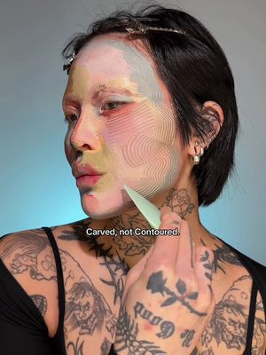 TEXTURED MAKEUP with a pottery clay scraper! I wish the colour was the same saturation as the beginning but I had to use BUCKETS of translucent powder to set it 😂  • #avantgardemakeup #experimentalmakeup #creativemakeup 