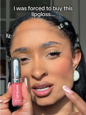 Bunny tongue was indeed GIVING 👀💗 Credit: @saraihayds @SACHEU UK  #lipgloss #bunnytonguelipgloss #sacheubeauty 