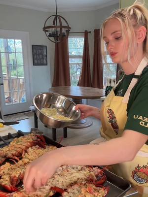 Family dinner🥩🤌🏼 Lobster Thermidor, prime rib, truffle mac n cheese, truffle honey dinner rolls, garlic roasted broccolini, and homemade raspberry ice cream 🍨 