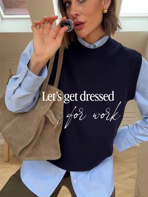 Back with another talk through of what I’m wearing to work at the office today. Casual, comfy, layered and tonal was the aim of the day.  #OOTD #foryou 
