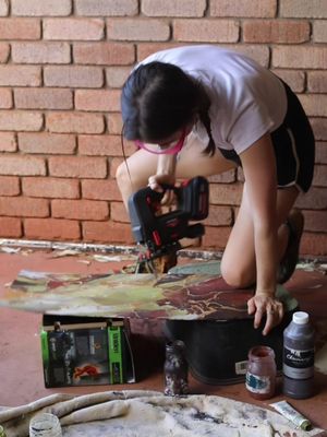 You ever taken a jigsaw to your painting…..👀 me neither. Any guesses what in the world I’m making? Also yes I live by Australian safety standard in everything I do. Shoes are optional here. Treated myself to a lil Pilbara coloured abstract for my troopy.  #art #artist #troopy #tools #abstractart 