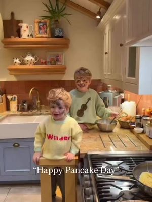 The tiger and the tractor eat pancakes 🫶