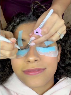 get lash extensions with me! 👀✨ #lashextensions #lashes #beauty