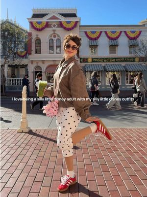 Disneyland mornings are everything #disneyoutfits #disneyoutfitideas #disneygirl 