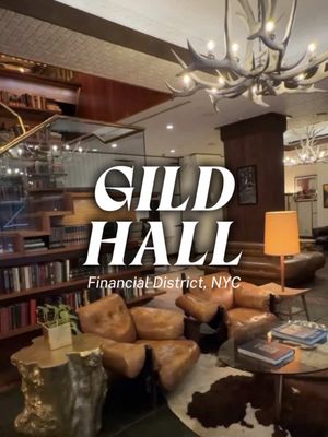 Tucked just steps from Wall Street, Gild Hall feels like an Aspen retreat in the middle of NYC. Loft style suites, Slim Aarons photography, DS & Durga amenities, and a soaking tub made to unwind. Don’t skip dinner at Felice downstairs. #NYCHotels #LuxuryStay #NYCTravel #HotelRoomTour #WallStreet
