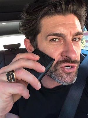 Grooming on the go. I keep a Supreme Trimmer in my car to trim up on the move 👀