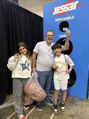 @Seany is LITERAL MAGIC 😱  He helped this family win a $250 giftcard during #nbaallstarweekend #NBA #seandoesmagic #winner #nbacrossover 