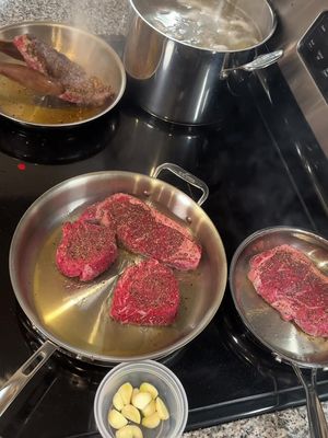 Gotta give the peeps what they wants 💁🏻‍♀️🤪🥩 #steaknight #steakdinner #steaktok #steak 