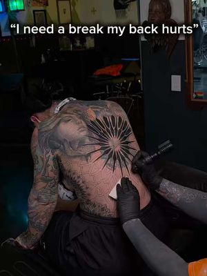 Who’s really hurting here? 🤣 @Sarah eliz @Ta-Ta Towels  #tattoo #backtattoo #tattooartist 
