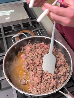 cheesy beef tater tot casserole #Recipe #simplecooking #Foodie