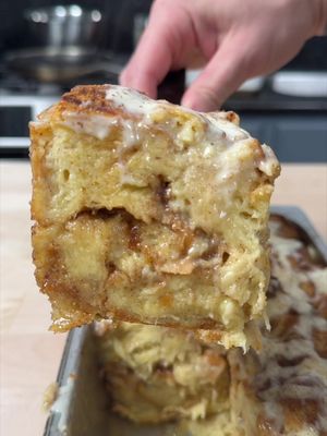 Cinnamon Roll Bread Pudding #FYP #mrmakeithappen #foryou #dessert 