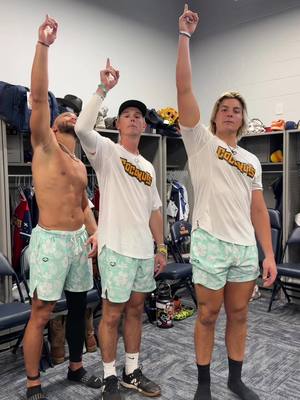 GAME DAY IN THE NEW THREADS 🥥 #locobeachcoconuts #bananaball #daltonmauldin #loco @Jordan Brewer @ashby_vining 
