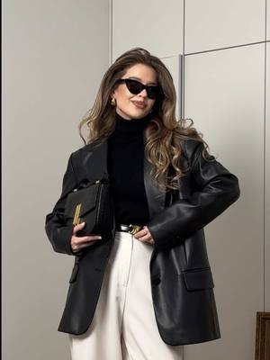 #grwm белые брюки и черный кожаный жакет — white pants and black leather jacket  В тгк больше секретов и вдохновения! #парижскийстиль #parisianstyle #effortlessstyle #OOTD 
