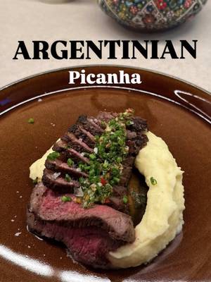 Hur ser det ut ? Recipe ↙️ Grilled Picanha, garlic mash & Chimichurri  •  Picanha: 2 Ibs, salt, black pepper •  Chimichurri: 1 cup parsley, 1/2 cup cilantro, 1/4 cup red wine vinegar, 1/2 cup olive oil, 4 cloves garlic, 1 tsp oregano, red pepper flakes, salt, black pepper •  Garlic Mashed Potatoes: 2 Ibs potatoes, 1/2 cup butter, 1 cup heavy cream, 10 cloves confit garlic, salt, black pepper Instructions 1.  Confit Garlic: Bake garlic in olive oil at 250°F for 45 mins. Mash and set aside. 2.  Chimichurri: Mix parsley, cilantro, vinegar, olive oil, garlic, oregano, red pepper flakes, salt, and pepper. Let it sit. 3.  Grill Picanha: Season with salt and pepper. Grill fat side down first and then each side 4 mins per side. Rest for 10 mins before slicing. 4.  Mashed Potatoes: Boil potatoes until tender. Mash with butter, cream, and confit garlic. Season to taste. 5.  Serve: Slice picanha, drizzle with chimichurri, and plate with garlic mashed potatoes. Enjoy!  #steak #mash #picanha #fy #fördig 