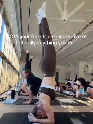 If the support is not @FRANCESCA during heated yoga level I don’t want it 💅🏼🤣 #yoga #heated #krisjenner #headstand #funny 