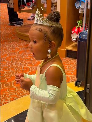 Princess Tiana knows exactly what she wants!😂🥰👑 @Disney Parks #disney #disneycruise #momlife #girldad #toddlersoftiktok 
