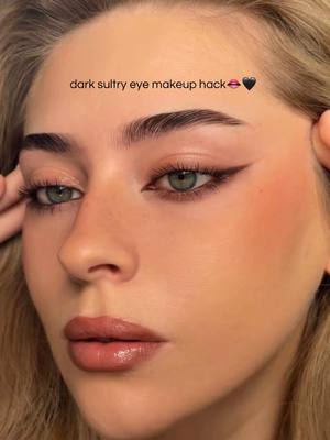 dark sultry eye makeup hack👄🖤 original creator @ana_beauty2024 products:  @Makeup By Mario master pigment pro pencil in ‘perfect brown’  @urban decay moondust eyeshadow in ‘space cowboy’  @L'Oréal Paris UK telescopic extentionist mascara  #makeup #makeuphack #eyeshadow #Eyeliner #makeuptips 