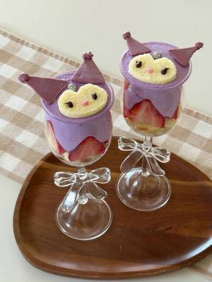 let’s make kuromi ube strawberry shortcake cups 🍓🍰💜 #sanrio #baking #myfood 