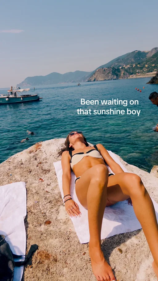 Seasonal depression has truly never hit harder than than when I'm preparing for my second winter blizzard in one month. All while scrolling through my camera roll from summer in Italy☀️ … Never craved a tan more in my entire life. 