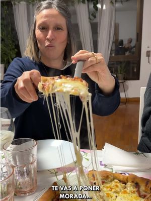 Probando PIZZA ARGENTINA 🇦🇷 en casa de mi prima #probandocomida #comidaargentina #pizza#Receta 