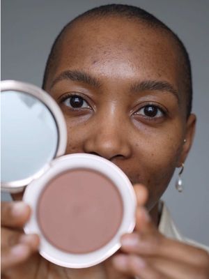 8am. @Laura Mercier’s NEW Tinted Blur Balm on before Mia wakes up. Then it’s mum life + work mode — playtime, Matcha run, emails at nap time, chores… real life. I wanted something that still looks like my skin, just smoother and more even — and actually lasts past 3pm. Soft-focus, lightweight, no heavy feel. Perfect if you’re always on the move and need your makeup to keep up with you. AD #L#LauraMercierPartnerLauraMercier