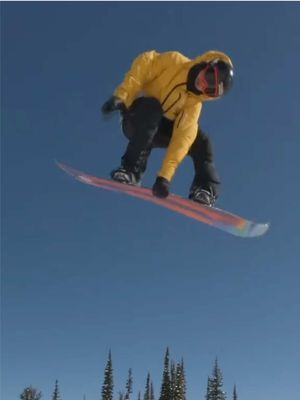 Drone pilots are the real MVPs 🎥  Which angle of @Mikey Ciccarelli do you like more? 👀  #rockstarenergy #snowboarding 