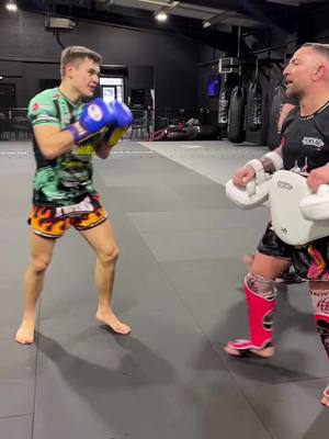 @zsombi.nemeth.official back in fight camp. Next fight 28th march in Italy 🇮🇹  #Muaythai #martialarts #padwork #fightcamp 