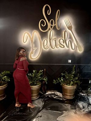 POV: You finally found a date night spot that actually delivers. ✨ @Sol’Delish CLT Restaurant in Charlotte did not miss. I had the rice and veggies with Parmesan sauce and he ordered the jerk turkey wings with yellow rice and broccoli… and we devoured every bite. Flavorful. Comforting. Perfectly seasoned. Date night approved. 🤌🏾 If you’re in Charlotte and need a solid dinner spot, add this to your list. 📍 8927 J M Keynes Dr #100, Charlotte, NC 28262 #CharlotteEats #SolDelish #DateNightSpots     #CapCut 